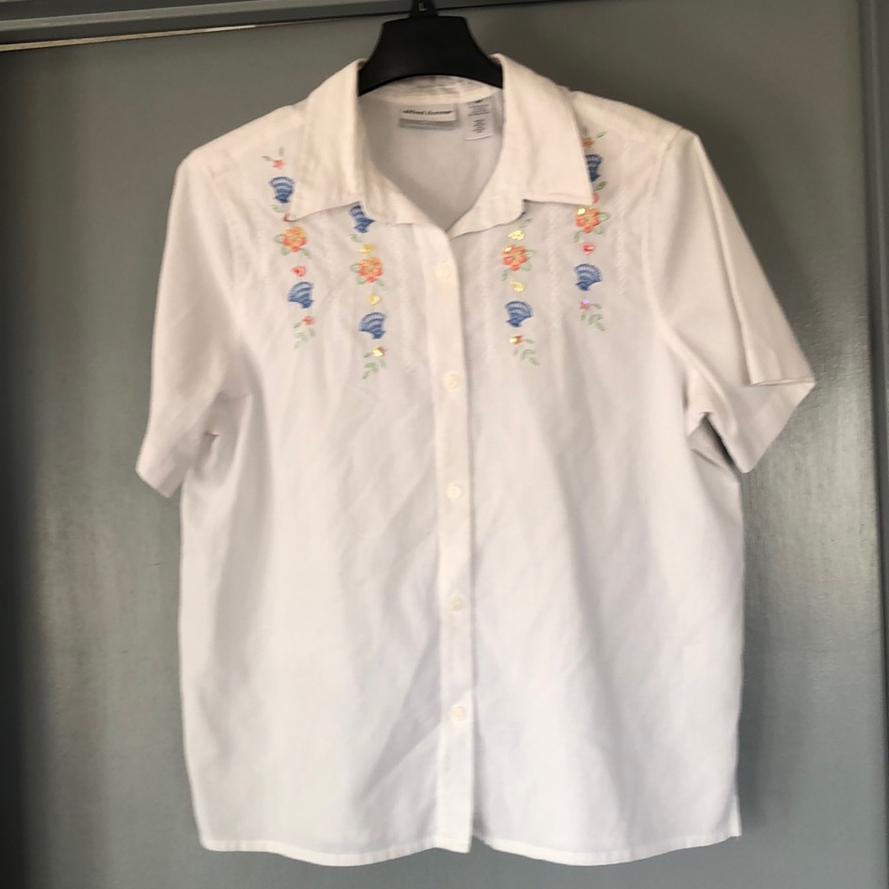 Alfred Dunner Ladies White top Bead & Embroidery 16P  button short sleeve collar